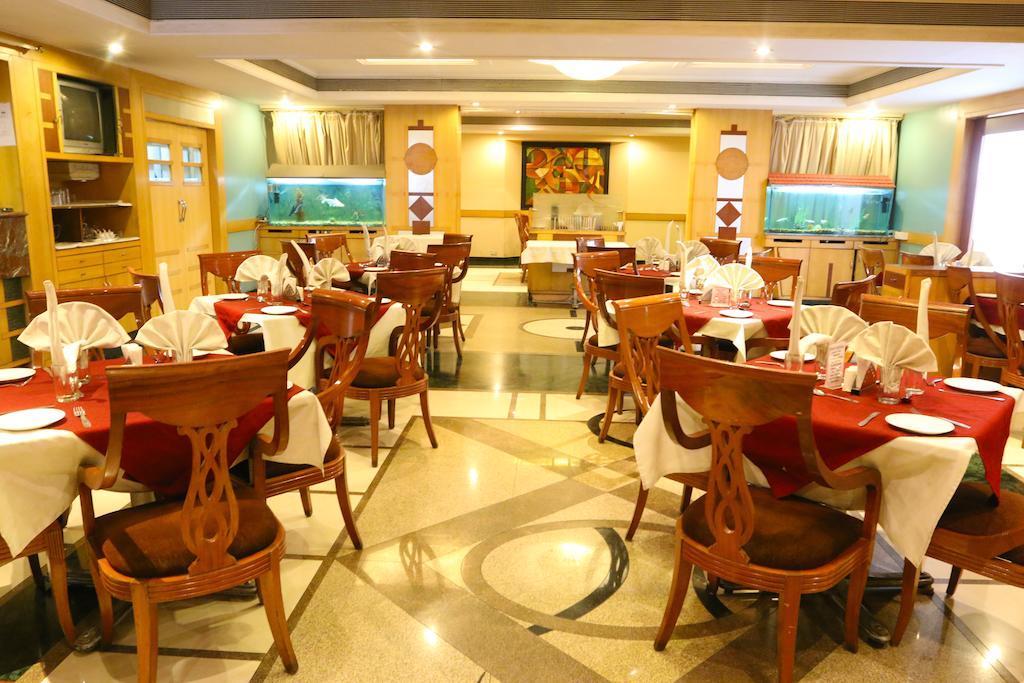 The Ambassador Hotel Pune Zewnętrze zdjęcie
