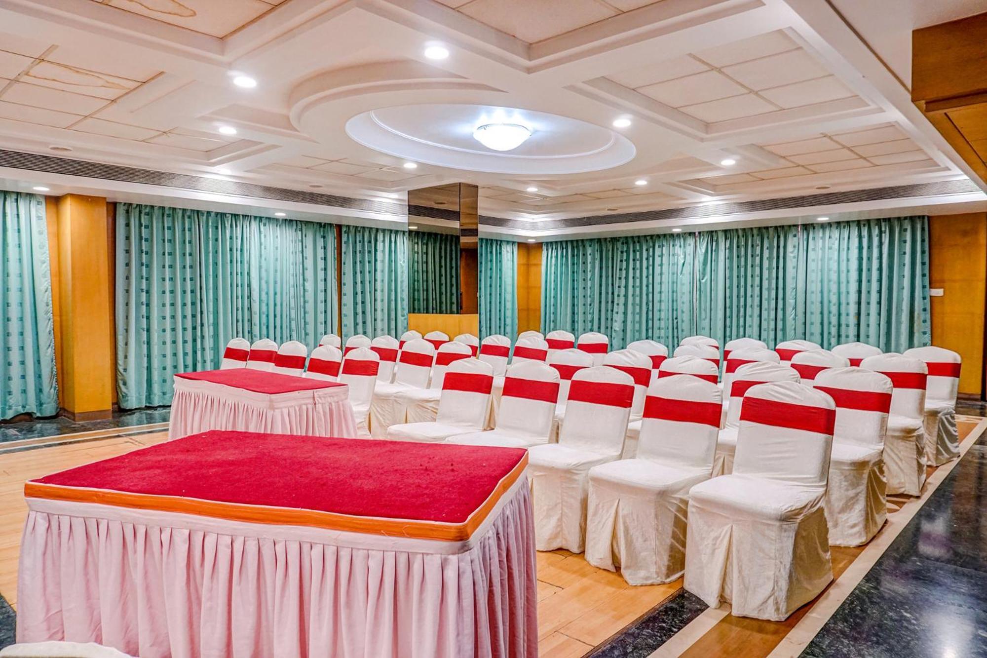 The Ambassador Hotel Pune Zewnętrze zdjęcie